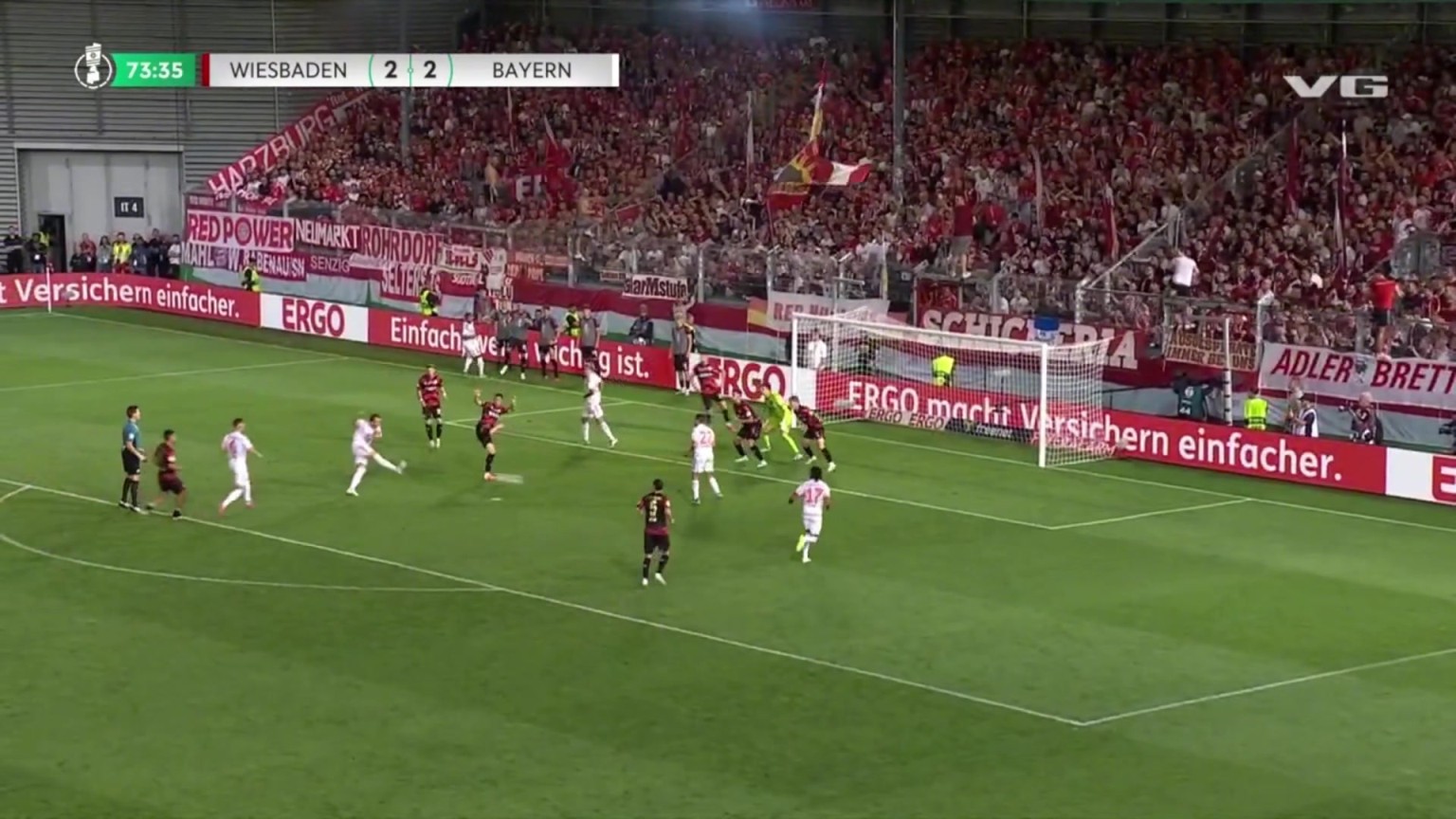 点球被扑！凯恩禁区造点亲自主罚被扑，拜仁仍2-2德丙队韦恩