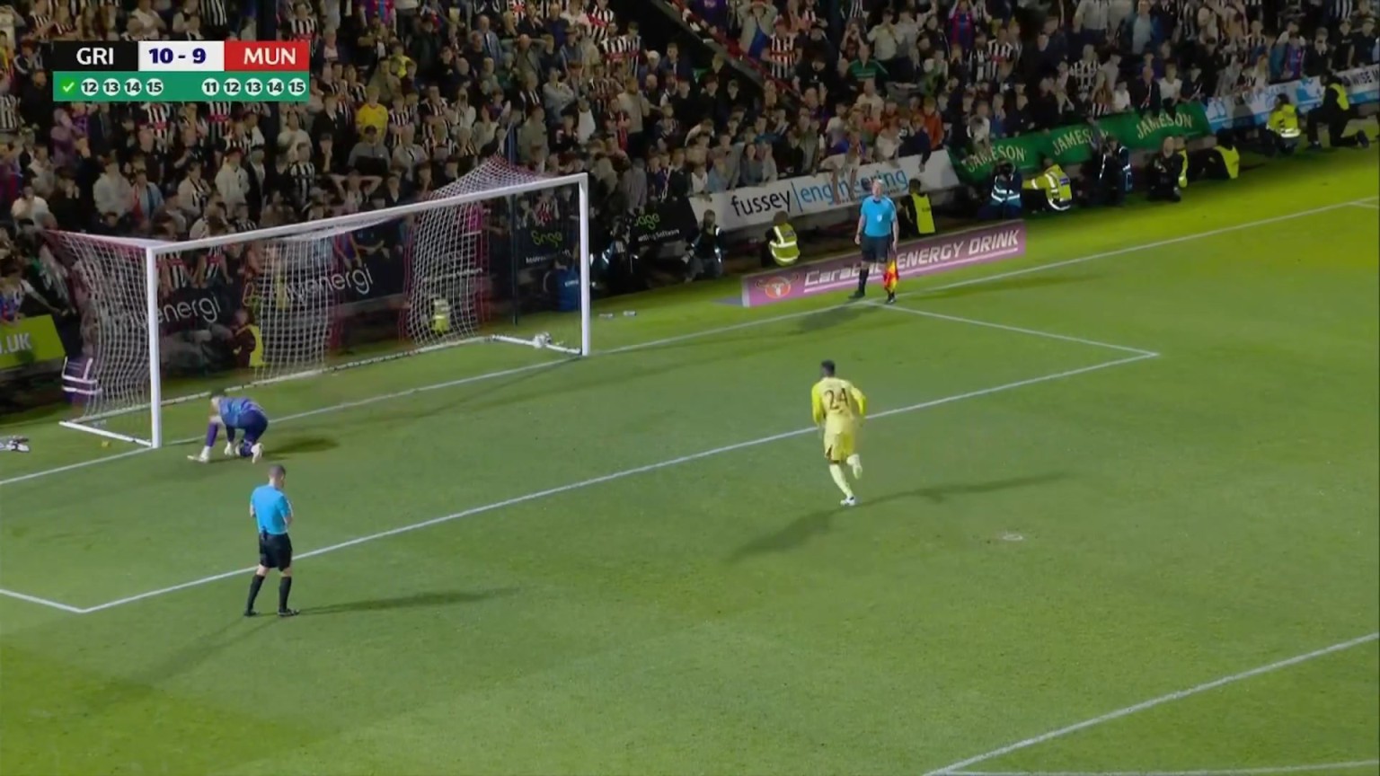 点球踢出12-11！感觉这俩门将扑点球就跟扑着玩一样？