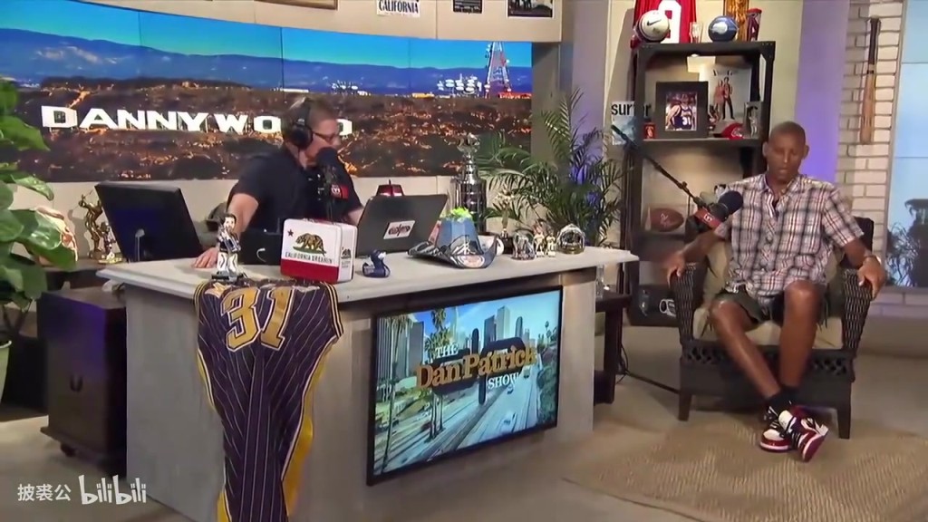 巅峰伯德和詹姆斯你选谁？雷吉米勒：伯德，他在当年就能场均30分