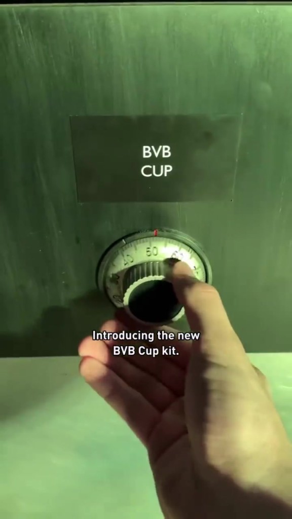 颜值最高的球衣之一！多特25/26赛季欧冠、德国杯球衣细节展示！