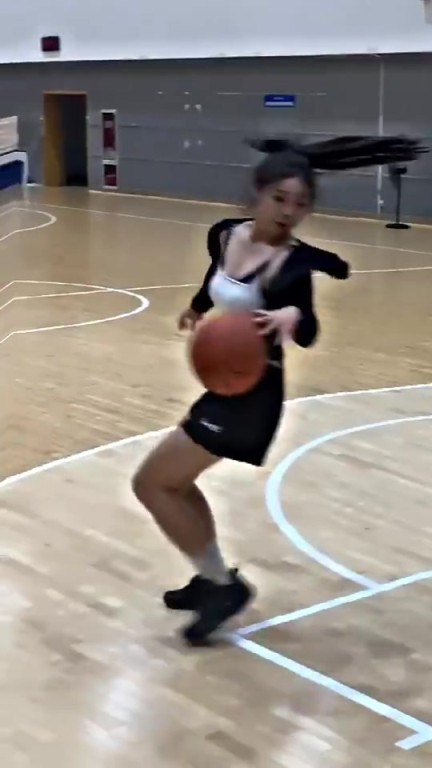 对女生最大的尊重就是全力防守