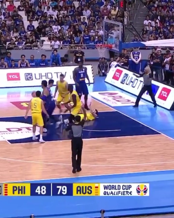 当年世预赛澳大利亚和菲律宾爆发群架，澳队一球员被围殴