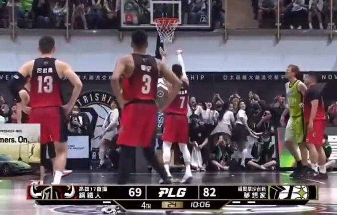 《眼中只有篮筐》！林书豪面对台妹扭屁股干扰，两罚稳稳全中