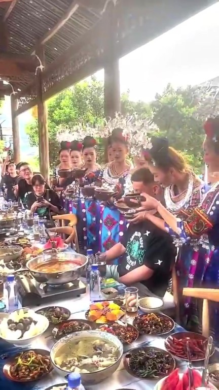 林书豪去年在贵州体验了一把“高山流水”，给豪哥都整害羞了