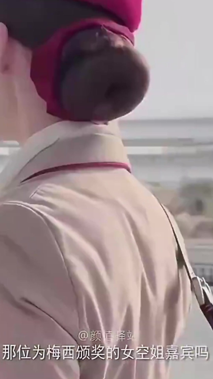 曾给梅西颁奖！这是阿拉伯地区最美的女空姐了吧
