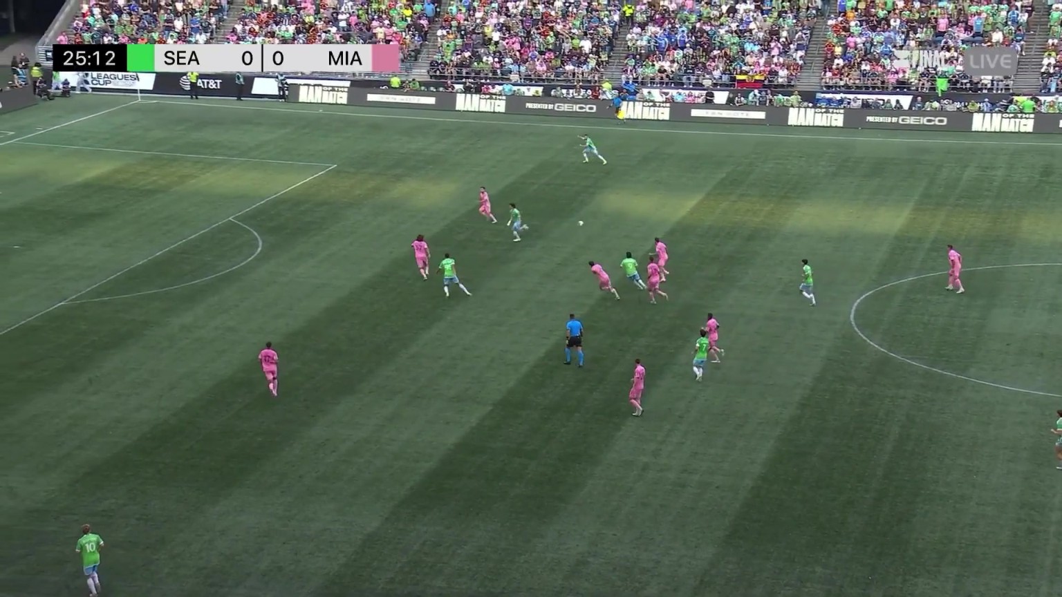 迈阿密这后防拉完了！竟然无人盯防西雅图前锋啊直接头球破门