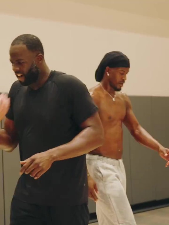 追梦与巴特勒训练后喊话：勇士这赛季会拿下那个该死的冠军！