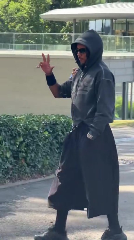 太潮了孔德抵达克莱枫丹备战世预赛