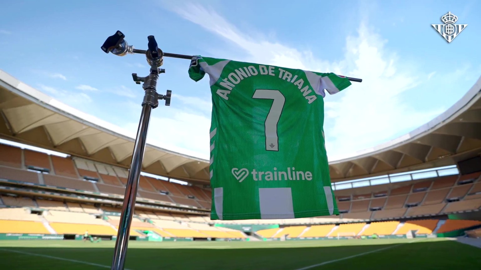 他回来了！贝蒂斯官宣安东尼加盟视频！晒出“圆神”专属7号球衣