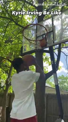 粉丝模仿欧文上篮，好像没毛病