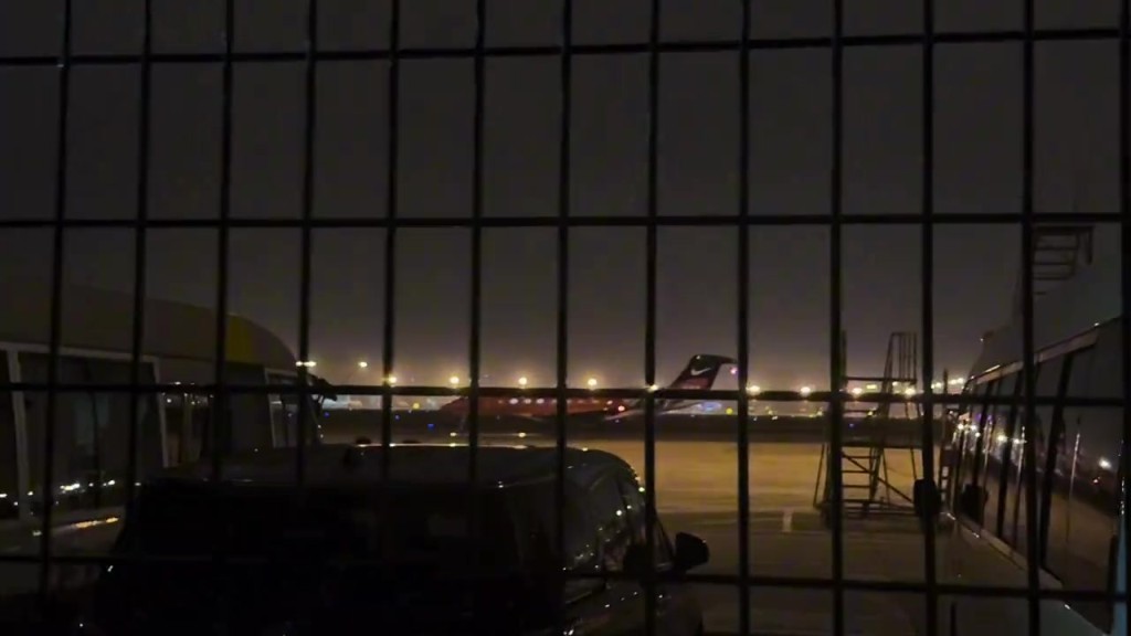 网友在上海实拍：看到了一群人追着他们的青春（詹姆斯）