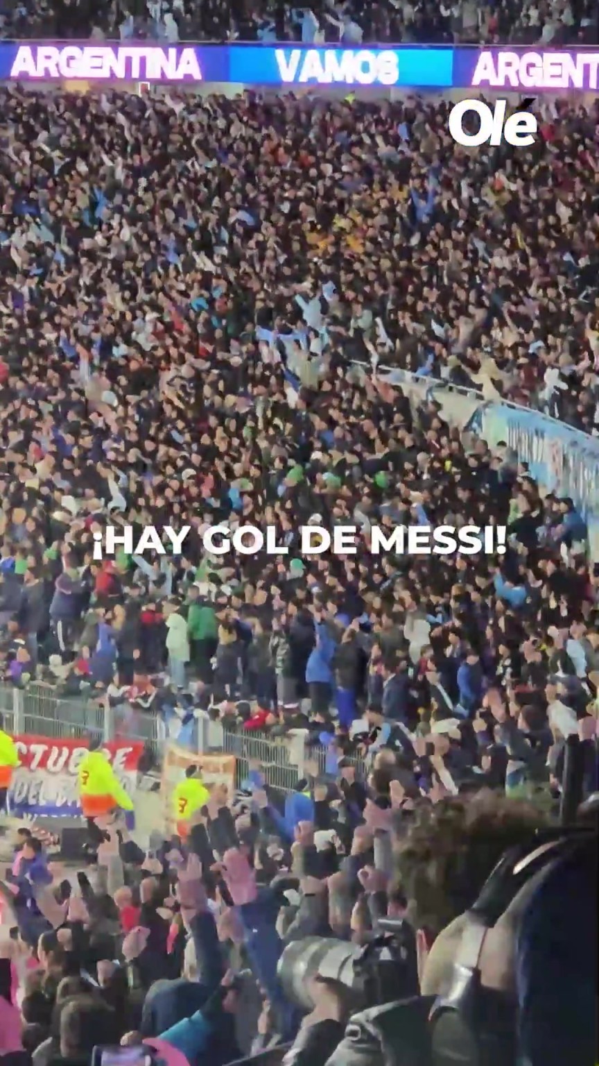 声势浩大！全场阿根廷球迷为梅西进球而狂欢，本土最后一场了