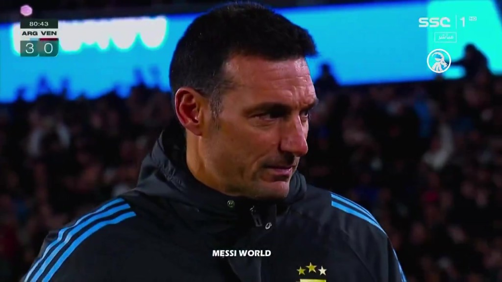 没有你我怎么办❓️梅西打入第二球时，斯卡洛尼反应