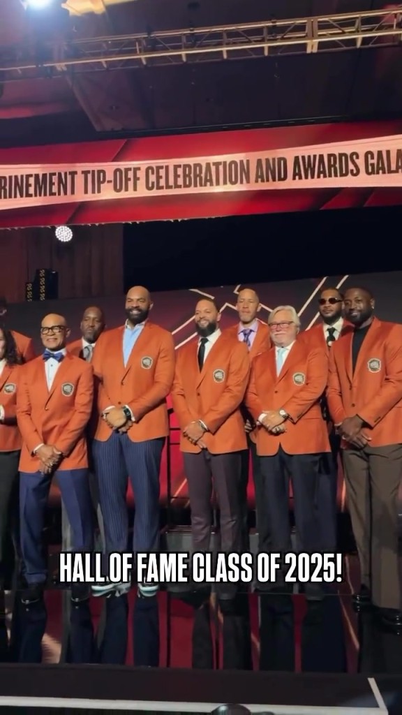 2025年名人堂成员集体合影 现在的新球迷还认得出是谁吗