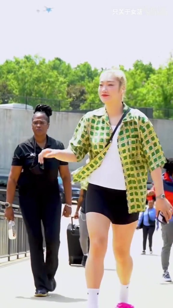 这大体格子！场下的李梦是什么样的？可爱有趣的邻家姐姐！