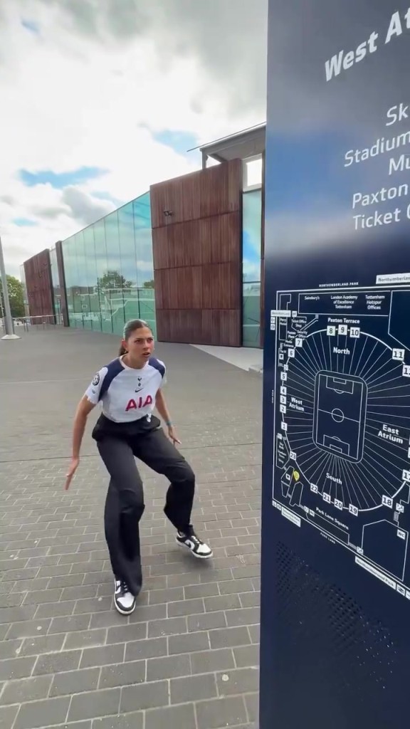 经典套路！美女网红带你参观热刺主场！